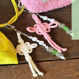 I agree to third-party provision for delivery of National Museum of Korea National Museum of Korea Gourd Goods Traditional Knot Beads Keyring DIY Kit Korean Souvenirs Foreigner Gifts / 국립중앙박물관 국중박 굿즈 전통 매듭 비즈 키링 DIY 키트 한국기념품 외국인 선물 배송을 위한 제3자 제공에 동의합니다