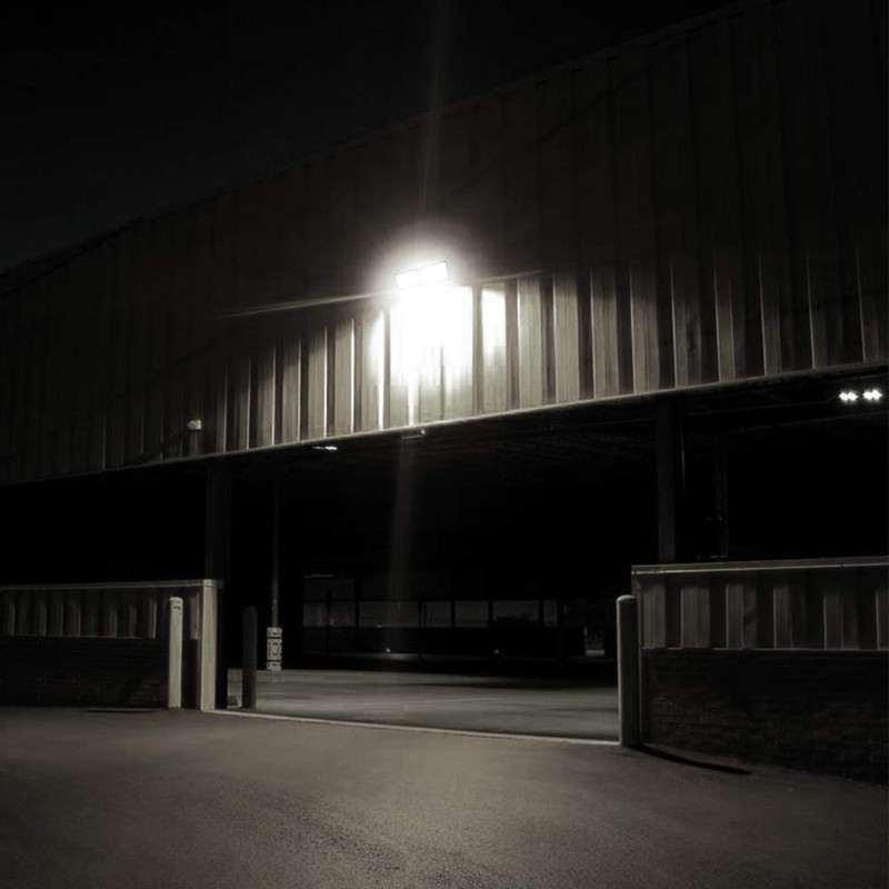 FAGUANGAO Dusk to Dawn LED Security Light,18W Plug in Flood