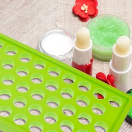 LALAFINA Kit Para Elaborar Bálsamos Labiales Con Bandeja De Relleno De 50 Agujeros Y Espátula Flexible Para Crear Bálsamo Labial Casero 9.84X4.33X0.66In