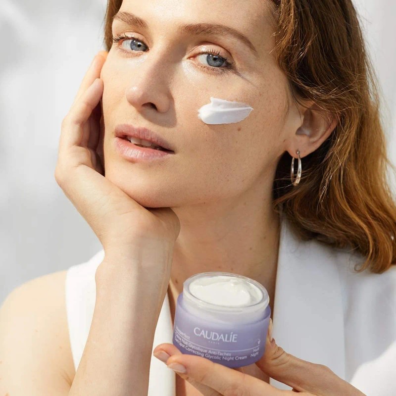 Crema de noche antimanchas Vinoperfect de Caudalie, 50 ml