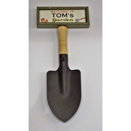 "Welcome to Tom's garden" hanging shovel sign