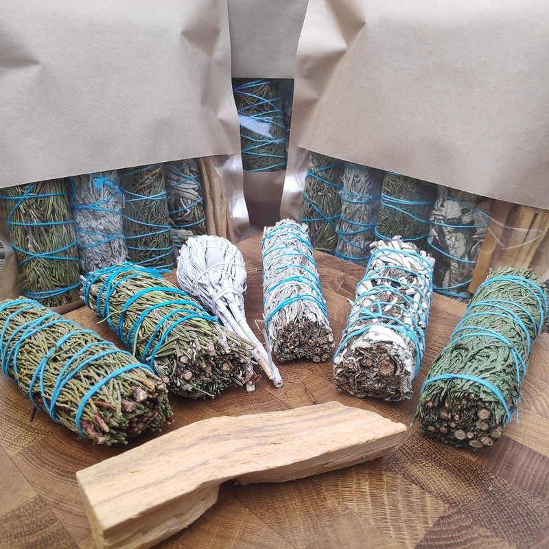 Farbenwald - 7 Piece Incense Set Includes Palo Santo, White
