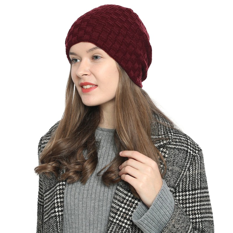 DonDon Women's Beanie Hat, Winter Hat, Slouch Style with Very
