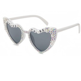 YNR Herzförmige Strass Perle Sonnenbrille Bride to Be Partyzubehör Weißer Rahmen Junggesellinnenabschied Brille