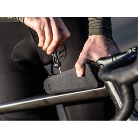 BBB Cycling Bicycle Top Tube Bag I Waterproof Bicycle Frame Bag I Bikepacking Bicycle Frame Bag I SealTank M BSB-62M