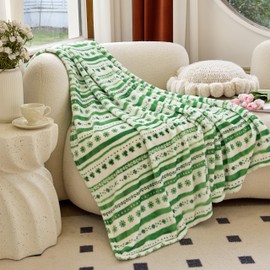 Elegant Comfort Luxury Velvet Super Soft Lucky Green Clover Shamrock Irish Print Fleece Blanket-St Patricks Day Theme Décor Fuzzy Warm and Cozy Throws for Couch and Gift, 50 x 60 inch, Floral Clover