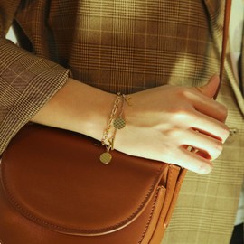 Deelfel Women's Pink Gold Initial Ping Gold 18k Titanium Bracelet Alphabet Round Bangle Simple Fashion Double Chain Bracelet Western Style, Stainless Steel