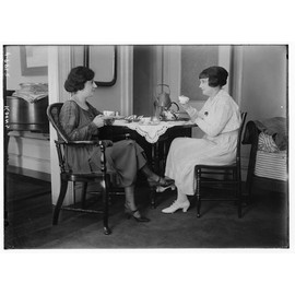 HistoricalFindings Photo: Koons,Women,Tables,Drinking Tea,Chairs,Kettles,Group Portraits,Bain News Service