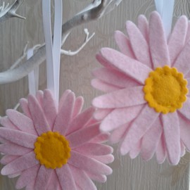 Baby Pink Daisy Hanging Tree Decorations. Felt Ornaments. Easter Spring Summer Flower Decorative Accessories, For Home, Living Room, Bedroom, Nursery, Mum Gifts Ideas. 3 Pack