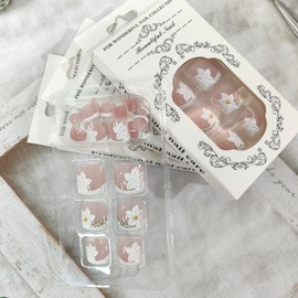 French Tip Press on Toenails Short Square Fake Toe Nails White Flower False Toenails 3D Floral Toe Press on Nails with Rhinestones Design Glossy Pink Acrylic Toenails Summer Nails for Women 24Pcs