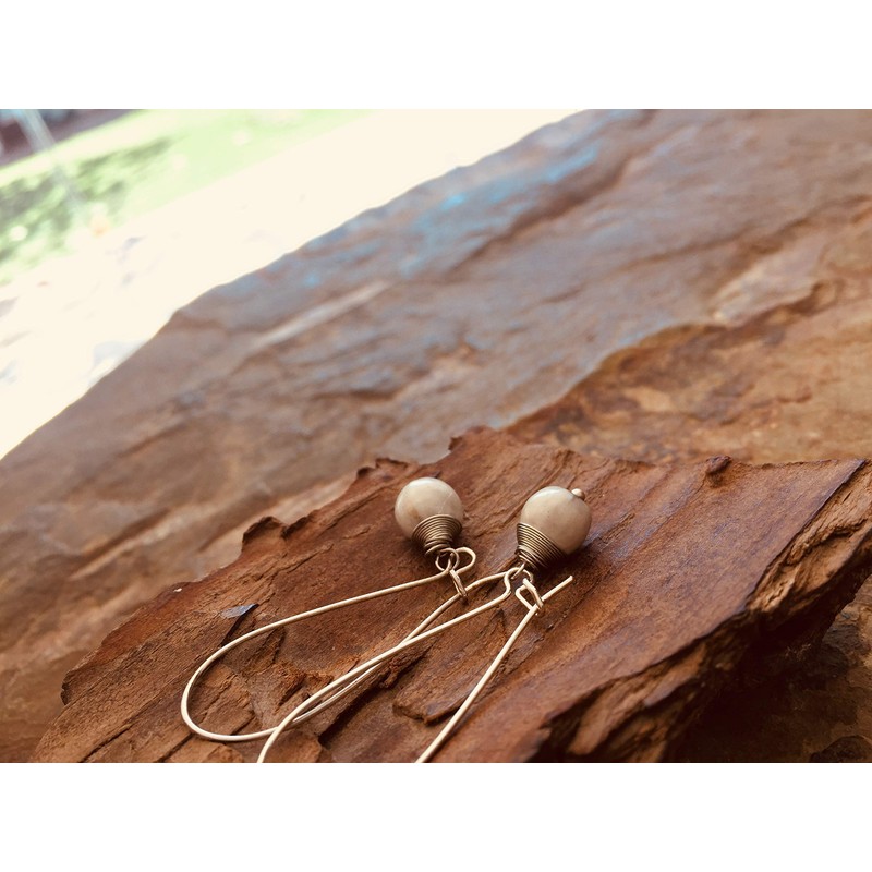 ★ ZART ★ graue Samen Ohrringe mit wire wrapping