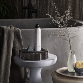 RITUALS Foaming Shower Gel from the Sport Collection, 200 ml - With Activated Charcoal - Stimulating & Invigorating Properties with Power Recharge Technology