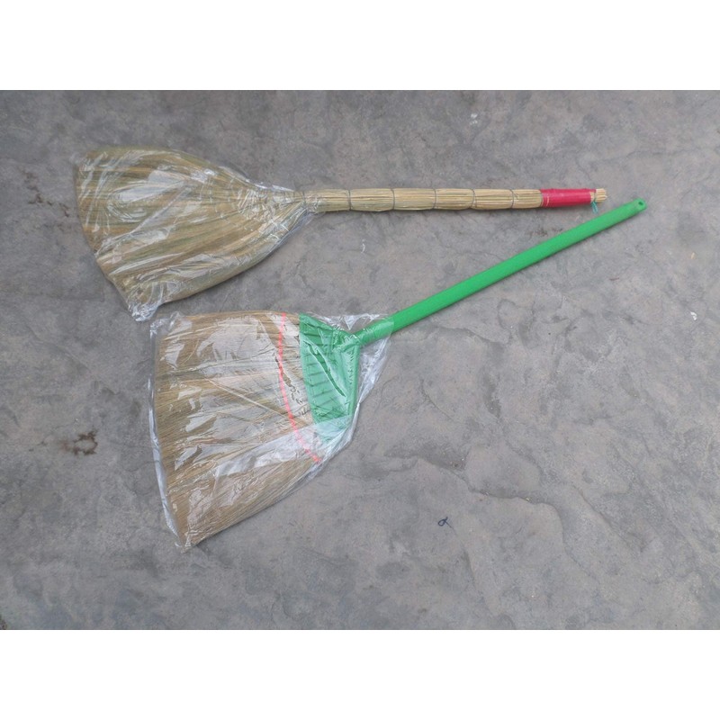Vietnamese Soft Fan Straw Broom with Straw Handle (chổi lúa)