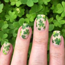 St. Patrick’s Day Shamrock Press on Nails Short Square Fake Nails Cute Glue on Nails Full Cover Lucky Clover False Nails St Patricks Day Acrylic Nails Short Stick on Nails for Women Manicure Art 24Pcs