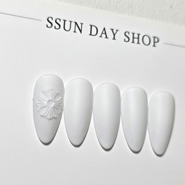White Chrome Nails - Please inquire for short & long types / 화이트크롬네일 - 숏&롱 타입은 문의주세요
