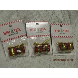 NICOLE'S MINIATURE RED AND GREEN CHRISTMAS PACKAGE W/BOW 2 PC NEW