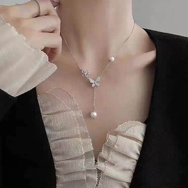 Inateannal Boho Butterfly Y Lariat Necklace Crystal Pearl Pendant Necklace Chain Silver Cz Butterfly Choker Necklace Crystal Butterfly Drop Necklace Jewelry for Women and Girls