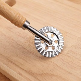 WOLMIK Pasta Cutter Wheel, Zinc Alloy Long Wooden Handle Ravioli Stampmaker Press Rotary Cutter Pizza Pastry Tools Molds with Ribbed Edge Home Fixing Kitchen Utensil Functions