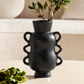DN DECONATION Jarrón de cerámica negro para decoración del hogar con asas onduladas, jarrón de flores rústico de granja de 10 pulgadas de alto para centro de mesa, estantería, sala de estar, oficina
