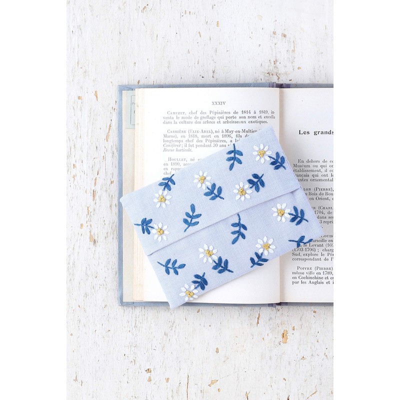 LECIEN (ルシアン) 刺しゅうキット ボタニカル刺しゅう シリーズ デイジーのティッシュケース 843 スモーキーブルー(31)