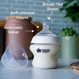 Tommee Tippee First Bottle Solution, kit de biberones con biberones más cercanos a la naturaleza, pezones similares a los pechos con válvulas anticólicos y tapas de viaje
