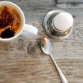 com-four® 12 x Stainless Steel Egg Cups – Elegant Heat-Insulating Egg Holders in Metallic Look – Breakfast Set in Modern Timeless Design – for Home, Hotel or Gastro