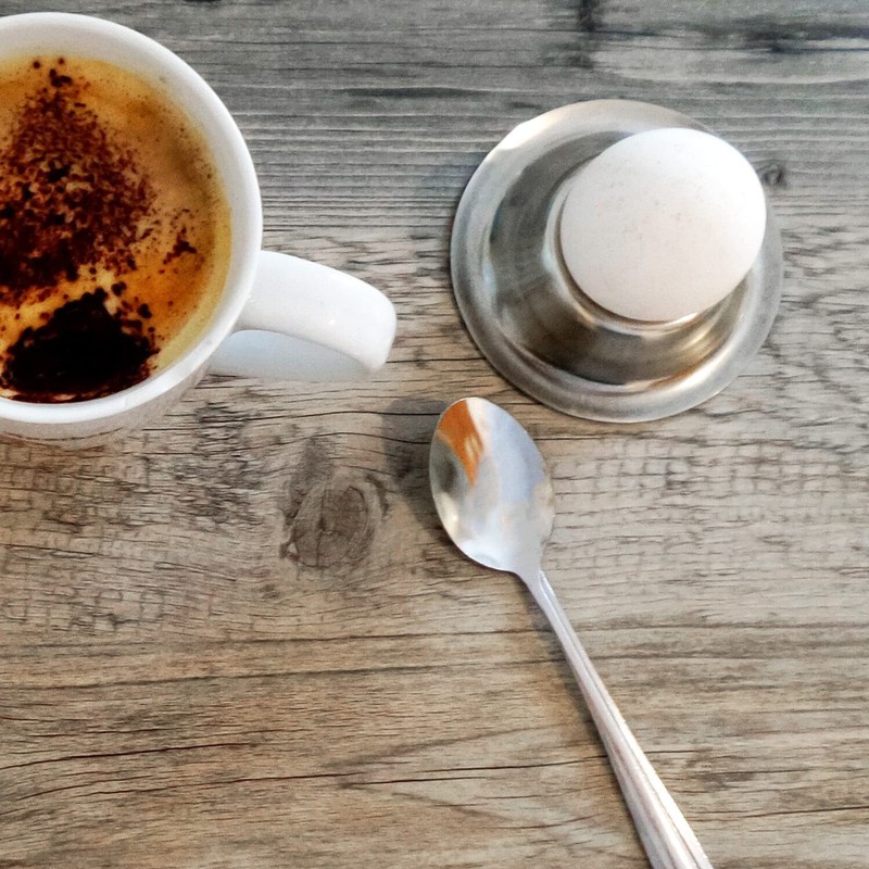 com-four® 12 x Stainless Steel Egg Cups – Elegant Heat-Insulating