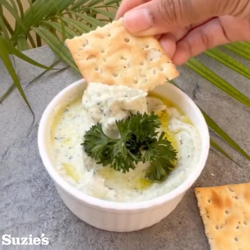 Suzie's Organic Saltines Crackers|Salted w/Extra Virgin Olive Oil|Low Saturated Fat|Healthy