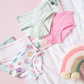 Burt's Bees Baby Girls' Underwear Set - Breathable Organic Cotton Panties, Solids, Stripes and Prints Designs, Pack of 5 Tag-Free Comfort Briefs with Sizes for Toddler Girls 2T to 8 Years Old