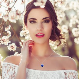 VONSSY Classic Heart Pendant Gemstone Necklace | Crystal Birthstone Necklace| 18K Platinum Gold Plated Chain | Vintage Meaningful Jewelry Gift