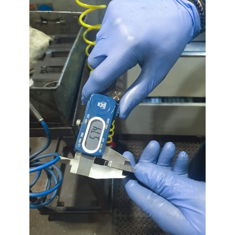 Moore & Wright Digital Caliper, 0-200 mm Size