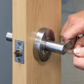 Master Lock Keyed Entry Door Lock, Brushed Chrome Finish Commercial Door Handle, Interior or Exterior Lever Style Locking Door Handle, SLCHKE26D