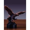 Estatua de águila americana voladora con acabado de bronce, escultura