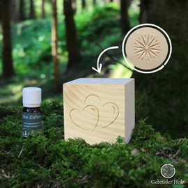 Zirben-Würfel Duft-Set | Zirbenholz-Würfel mit Motiv und Tropfstruktur + Zirben-Öl (10 ml) | Duftspender aus Holz (Herz)
