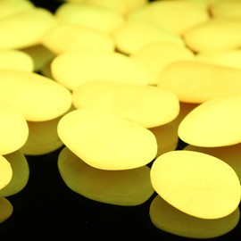 Shiny Stone Glow in The Dark Pebbles,Decorative Glow Stones,Fish Tank Aquarium Gravel,Glow Pebbles for DIY Garden Gifts Decoration(Big Size, 3-4cm, 400g/14.1oz) (Orange Yellow)