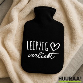 Huuraa Wärmflasche Leipzig verliebt Geschenk 1,8 Liter Black Classic Veloursbezug Leipzig Präsent