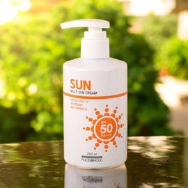 Partner company Sunscreen for the body Large-capacity pump-type sunscreen for the face and body / 몸에바르는선크림 페이스 바디용 대용량 펌프형 선크림