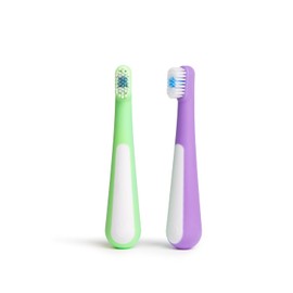 Ubbi - Juego de cepillos de dientes de entrenamiento para niños pequeños, cerdas suaves y suaves para bebés, ralladura verde y batido, morado