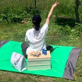 200x140 Green Portable Lightweight Foldable Mat with Stakes Lightweight Mat