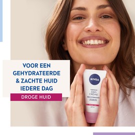 Nivea Essentials Soothing Day Cream SPF15 50 ml