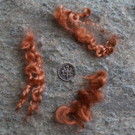 Real Mohair Locks. Organic Hand Dyed Wool Fiber for Doll Hair and Wigs, Felting, Blending, Spinning, Wallhangings and Embellishments. Caramel, 1 Ounce (28g)