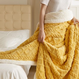 QOFLY Cuddly Sofa Blanket, Yellow, 100 x 150 cm, Thick Sofa Blanket, Couch Blanket, Warm Sherpa Sofa Throw Blanket, Small, Fluffy Blanket for Couch, Winter Blanket