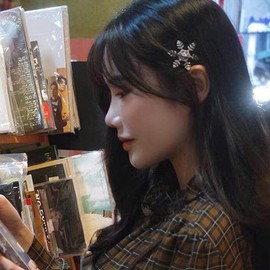 E EMZHOLE Snowflake Hair Clips Crystal Snowflake Hair Clip Barrette Silver Rhinestone Hair Pin Bling Bridal Headpieces Head Clip Hair Accessories for Women and Girls, Gift for Chrismas (Gold)