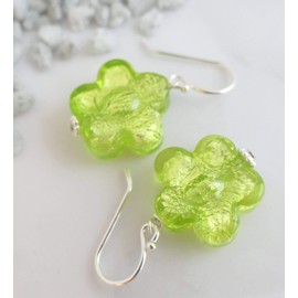 Murano Glas Limettengrüne Blumen Sterling Silber Ohrringe - Geburtstagsgeschenk - Weihnachtsgeschenk - Handgefertigte Geschenkideen für Frauen