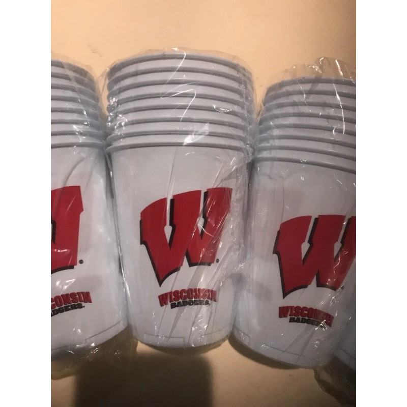 Zach's Great Stuff Lot Of 32 Wisconsin Badgers Mayflower 37641