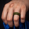 ThunderFit Anillos de boda de silicona para hombre, paquete de