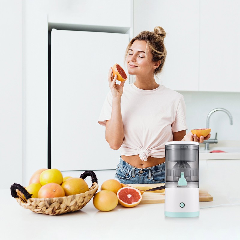 Electric Orange Juice Squeezer Hands Free Portable Citrus Juicer for