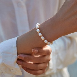 Pearl Bracelet Gold Bracelets for Women Trendy Gold Chain Pearl Chunky Cuff Jewelry Bridesmaid Bridal Wedding Gifts Birthday Gifts