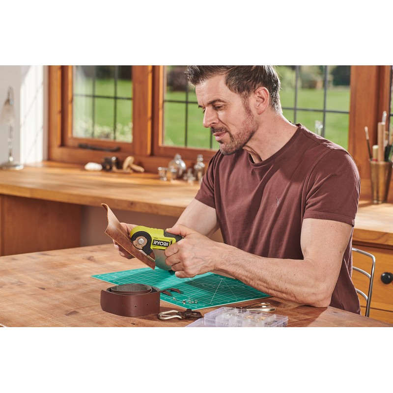 RYOBI RCT4-120G 4V Cordless Cutting Tool (1 x 2.0Ah), Hyper