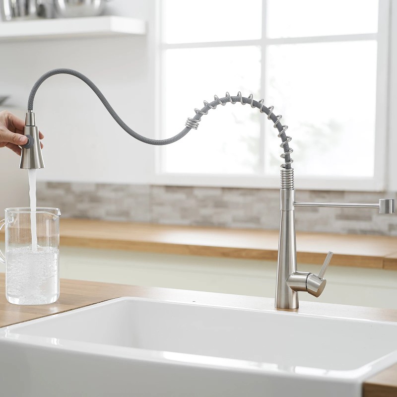 Modern Single Handle Kitchen Sink Faucet with Pull Out Sprayer